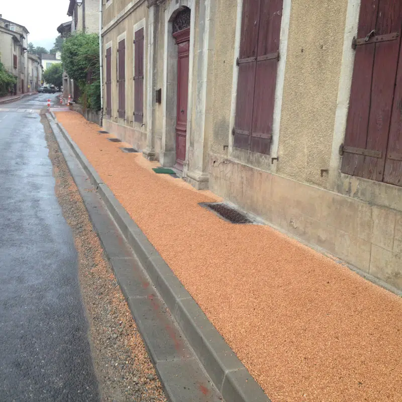 Trottoir béton coloré